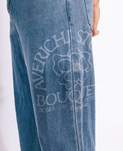 Load image into Gallery viewer, Averichi Studios  Bouquets Roses Blue Jeans
